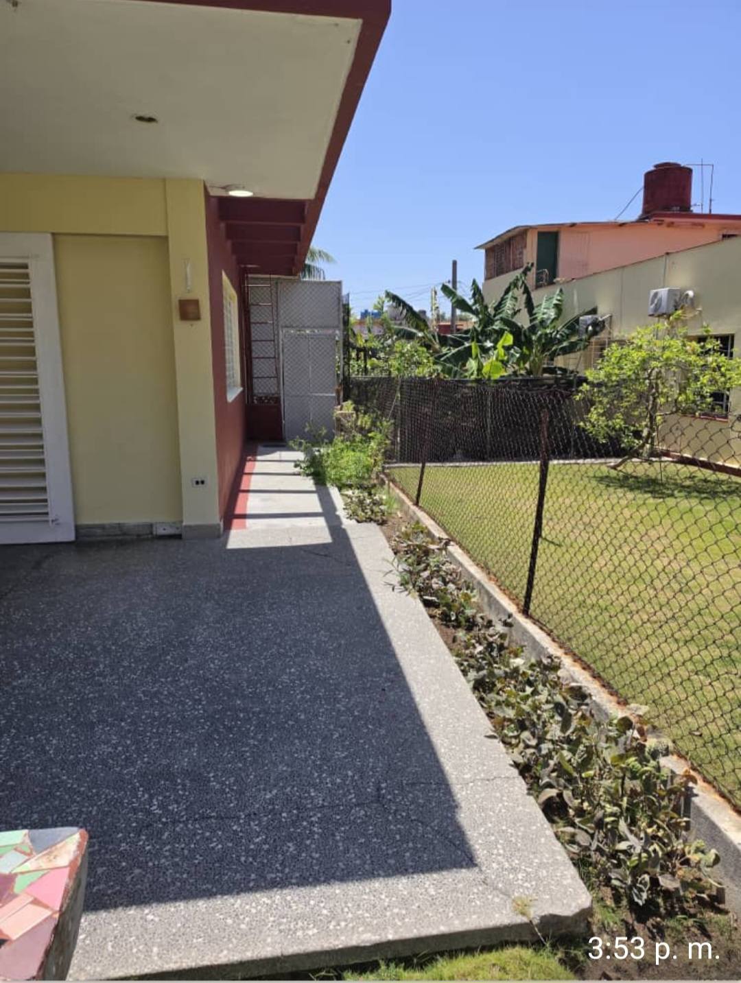 CON SUPERFICIE UTIL DE 260 METROS CUADRADOS,OCUPADA DE 300 METROS CUADRADOS,LIBRE 50.22 METROS CUADRADOS Y TOTAL DE 350.40 METROS CUADRADOS